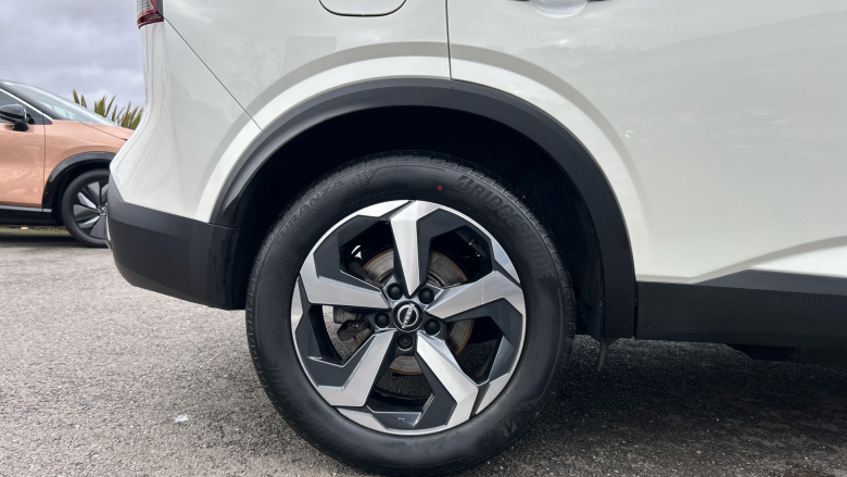 Nissan Qashqai 1.3 DiG-T MH 158 N-Connecta 5dr Xtronic Petrol Hatchback